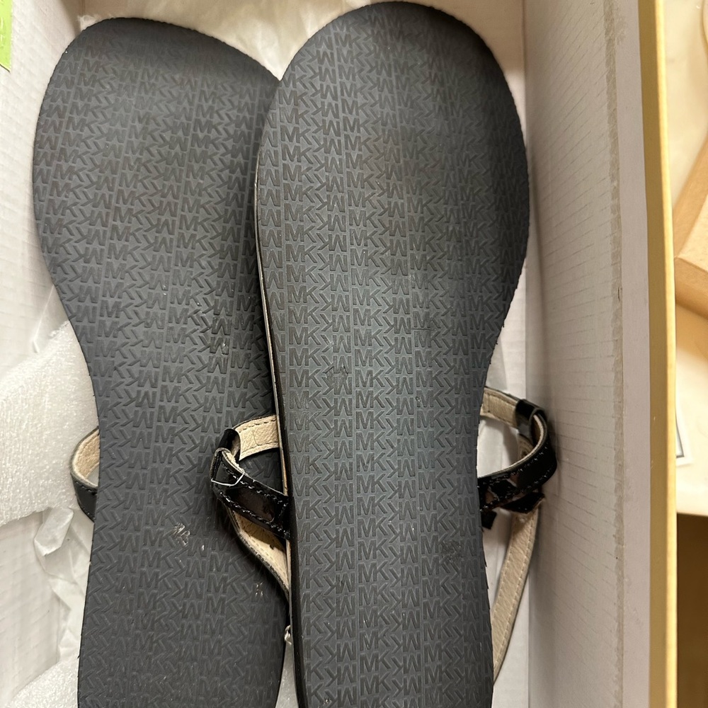 Michael Kors Capri Thong - Picture 6 of 6